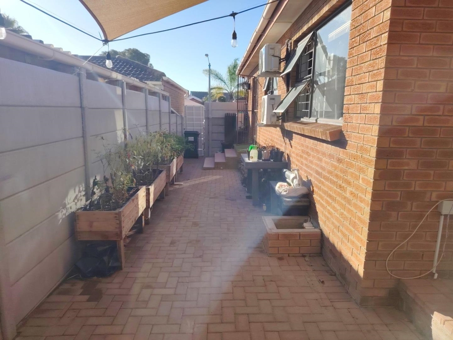 To Let 3 Bedroom Property for Rent in Protea Heights Western Cape